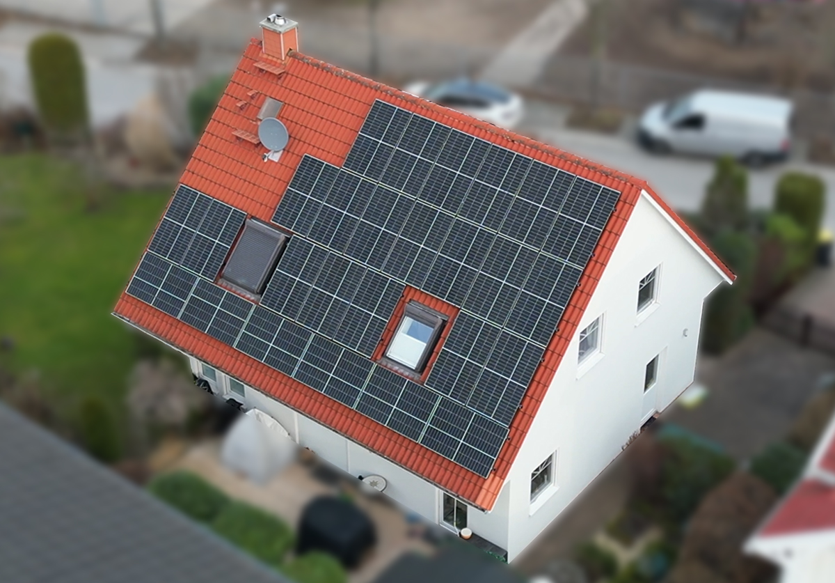 Photovoltaik-Anlage auf dem Dach eines Einfamilienhauses in Gatow